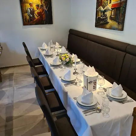 Am Wintergarten 3*